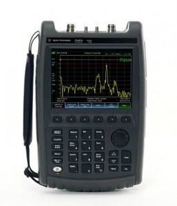 N9913A FieldFox 手持式射频组合分析仪，4 GHz
