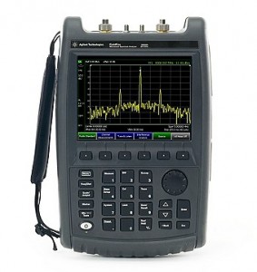 N9917A FieldFox 手持式微波组合分析仪，18 GHz