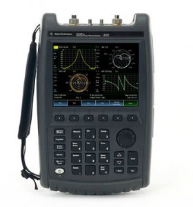 N9928A FieldFox 手持式微波矢量网络分析仪，26.5 GHz